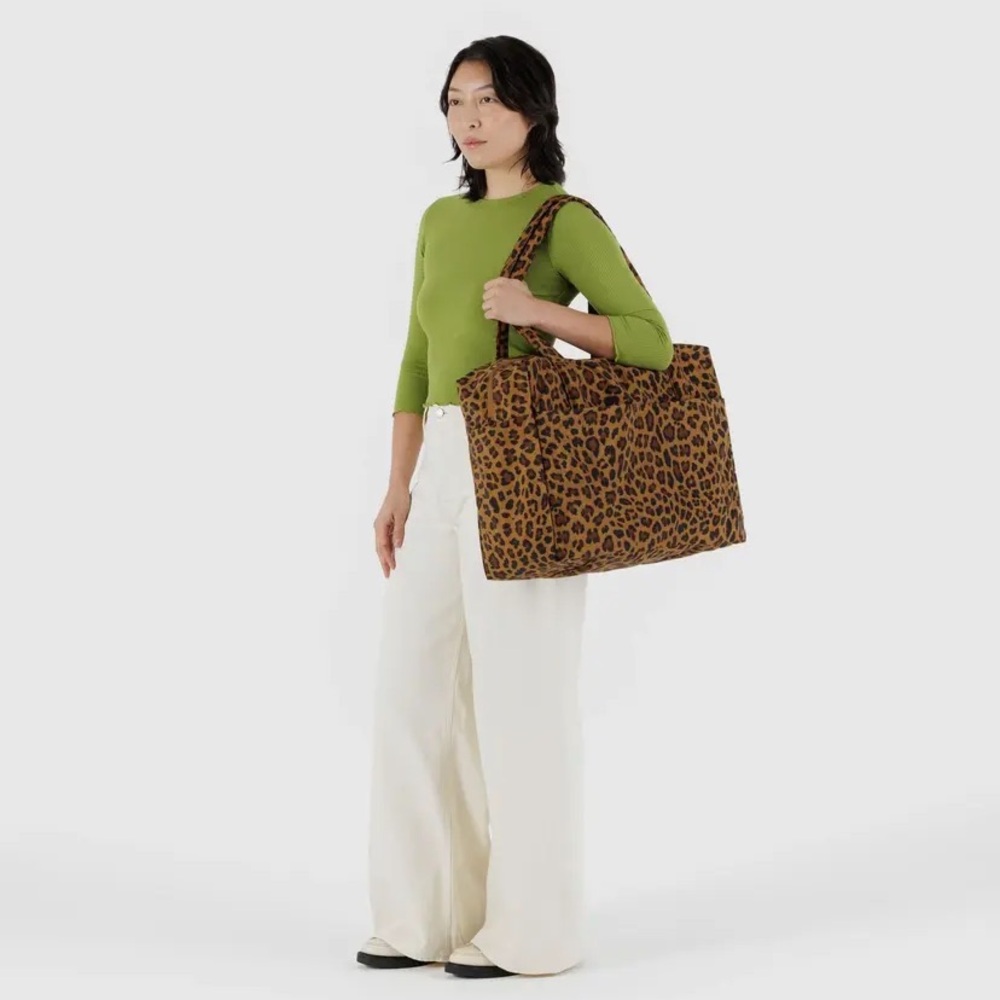 BNWT Baggu Cloud Carry-on Leopard